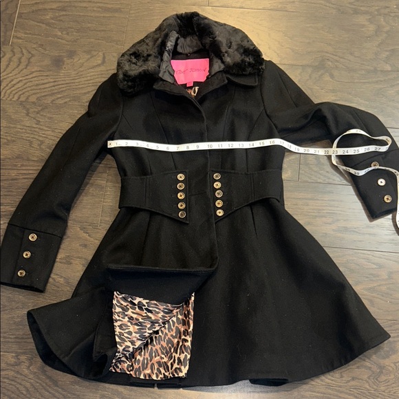 Betsey Johnson Black Trench Coat with Faux Fur Collar - Picture 3 of 7